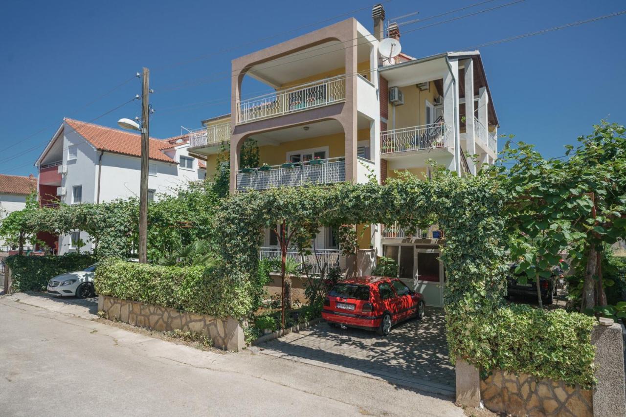Ivka Apartment *