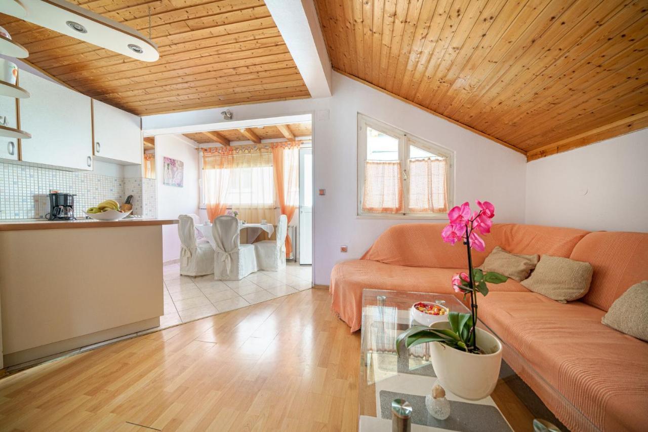 Ivka Apartment *
