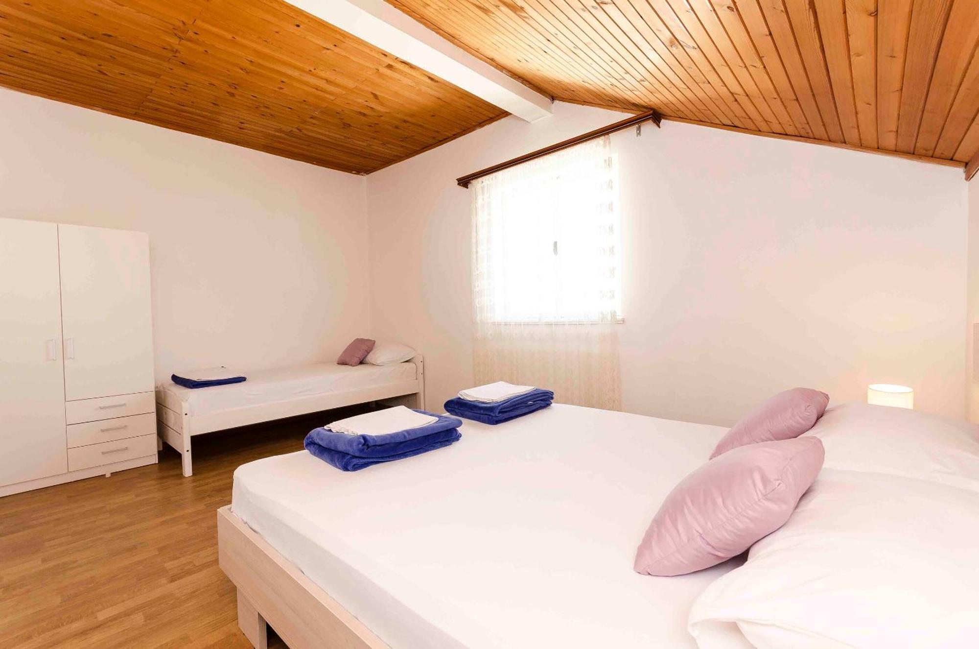 Ivka Apartment *